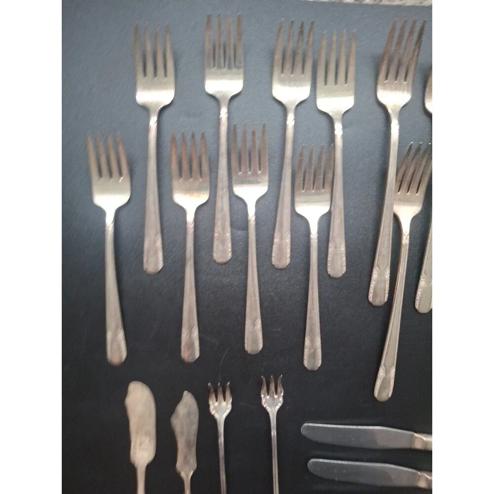 Mixed Lot of 26 Vintage Silverplate Flatware Knives and Forks 2.16 Pounds